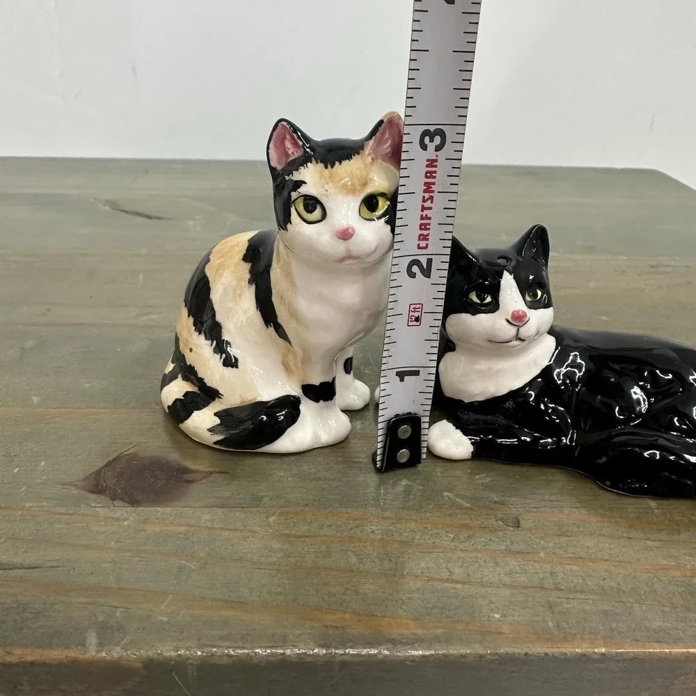 Vtg Japan Ceramic Black White Tuxedo Stripe Tiger Kitty Cat Salt Pepper Shakers